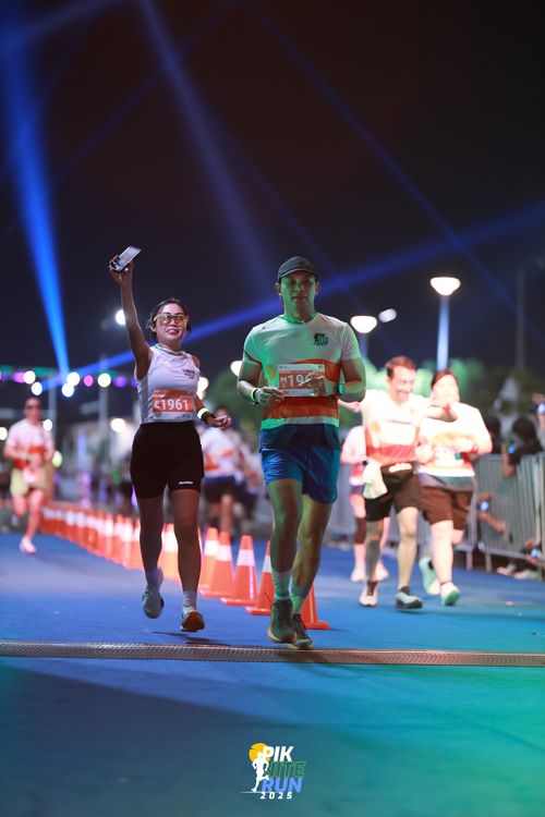 Race photo from PIK NITE RUN 2025