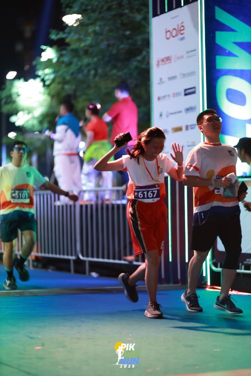 Race photo from PIK NITE RUN 2025