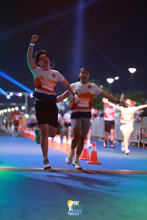 Race photo from PIK NITE RUN 2025