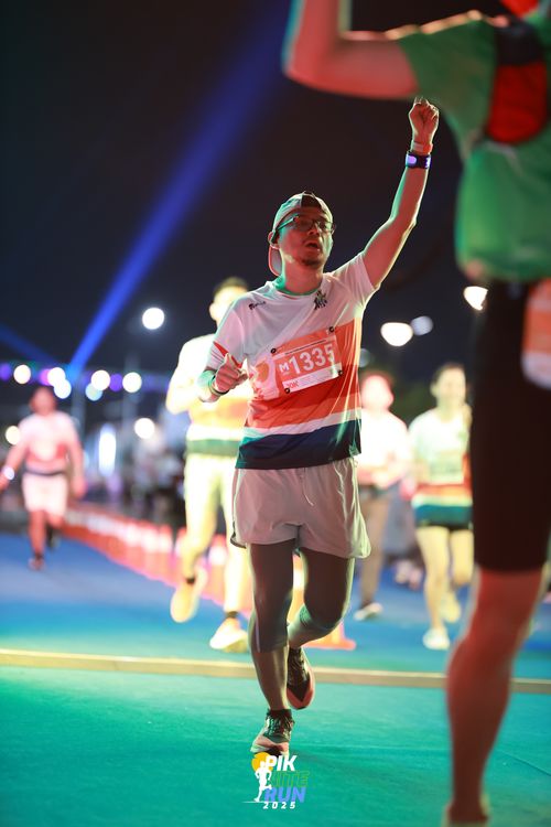 Race photo from PIK NITE RUN 2025