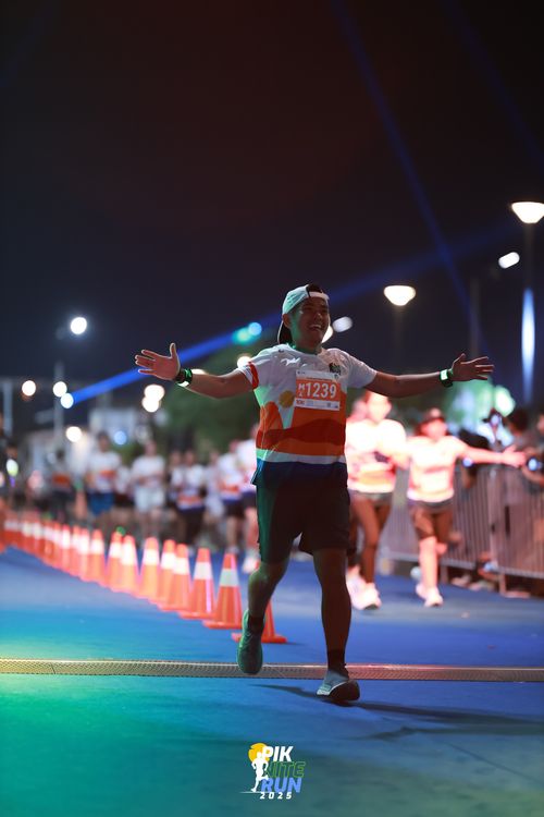 Race photo from PIK NITE RUN 2025