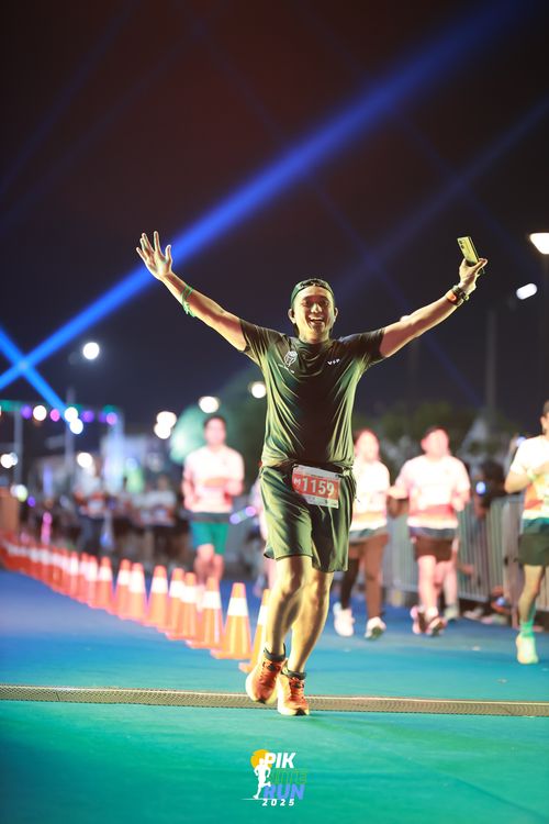 Race photo from PIK NITE RUN 2025