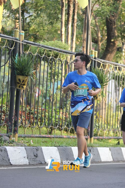 Race photo from Isoplus Run 2024 Surabaya