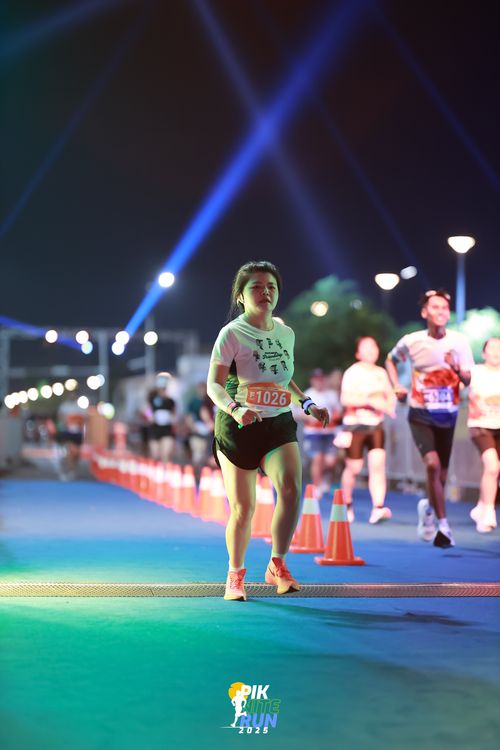 Race photo from PIK NITE RUN 2025