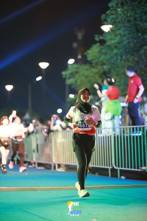 Race photo from PIK NITE RUN 2025