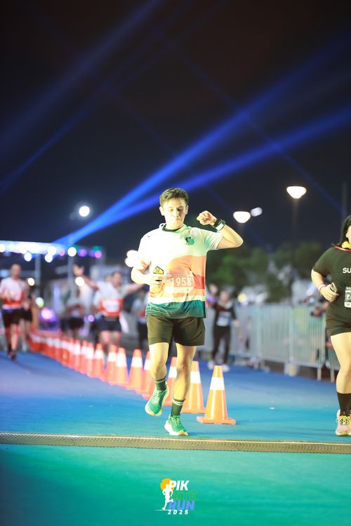 Race photo from PIK NITE RUN 2025
