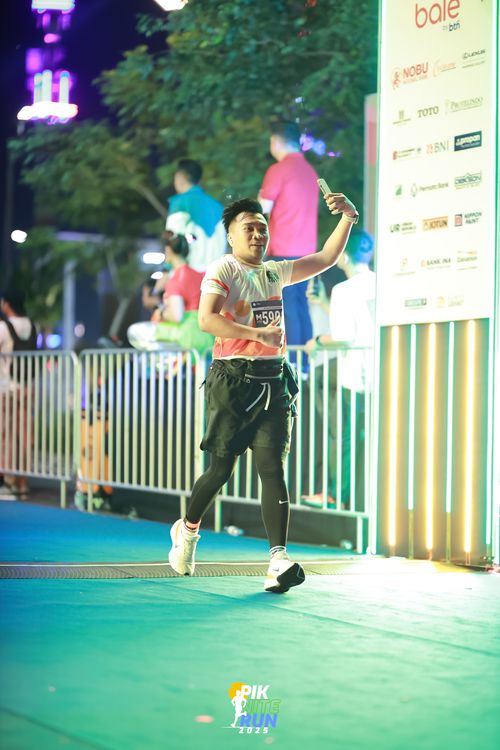 Race photo from PIK NITE RUN 2025