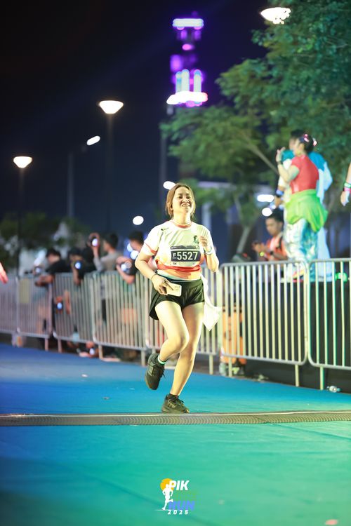 Race photo from PIK NITE RUN 2025