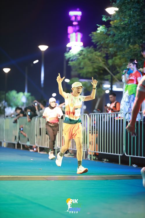 Race photo from PIK NITE RUN 2025
