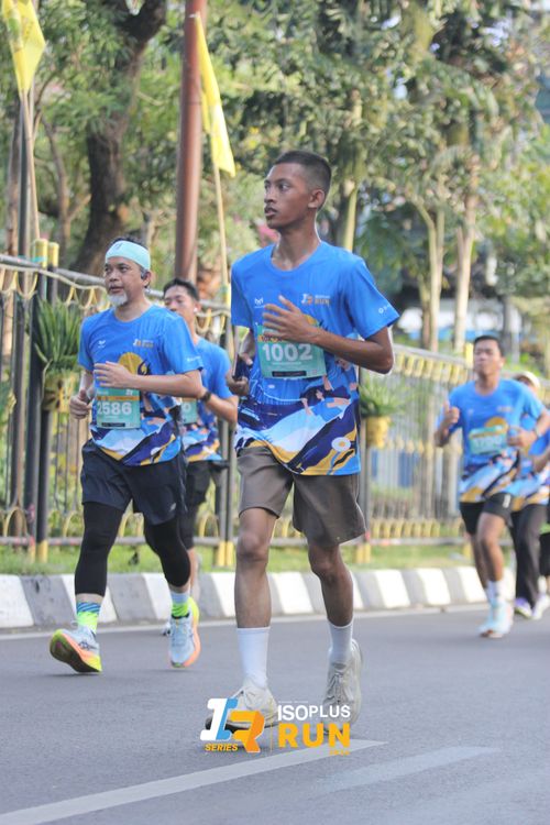 Race photo from Isoplus Run 2024 Surabaya