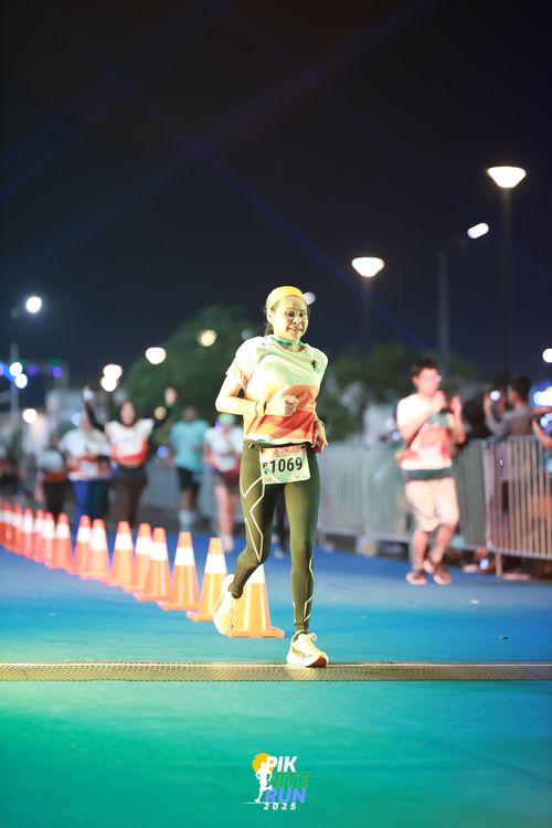 Race photo from PIK NITE RUN 2025