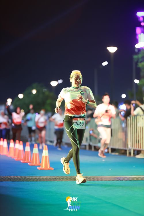 Race photo from PIK NITE RUN 2025