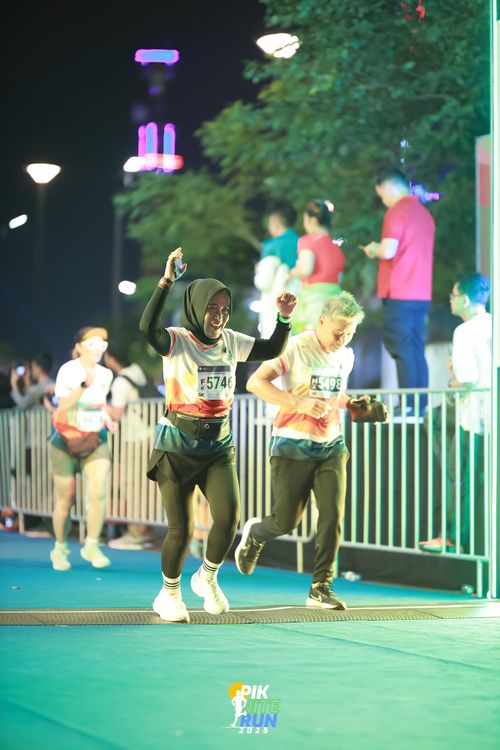 Race photo from PIK NITE RUN 2025