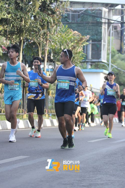 Race photo from Isoplus Run 2024 Surabaya