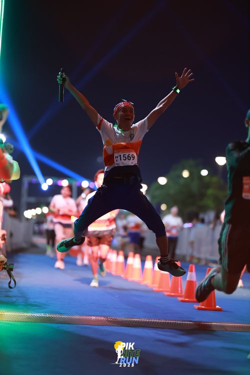 Race photo from PIK NITE RUN 2025