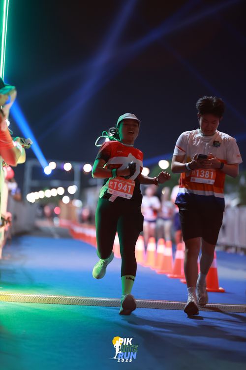 Race photo from PIK NITE RUN 2025