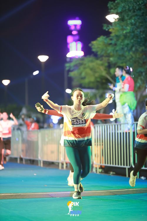 Race photo from PIK NITE RUN 2025