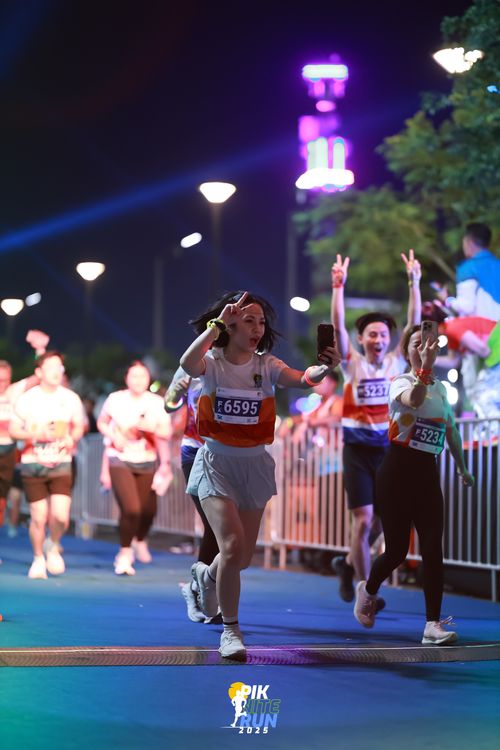 Race photo from PIK NITE RUN 2025