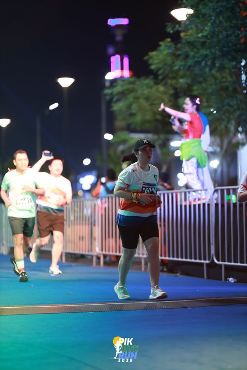 Race photo from PIK NITE RUN 2025