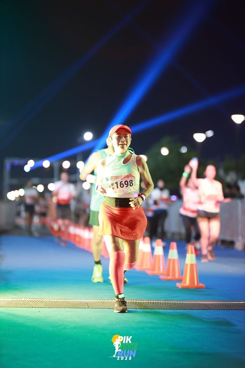 Race photo from PIK NITE RUN 2025