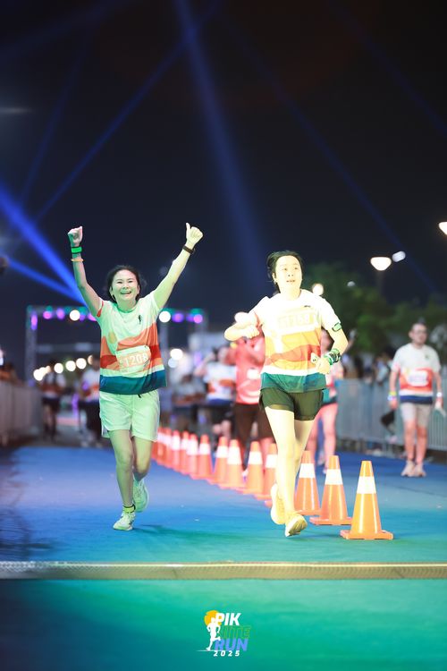 Race photo from PIK NITE RUN 2025