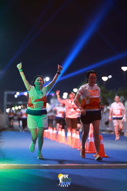 Race photo from PIK NITE RUN 2025
