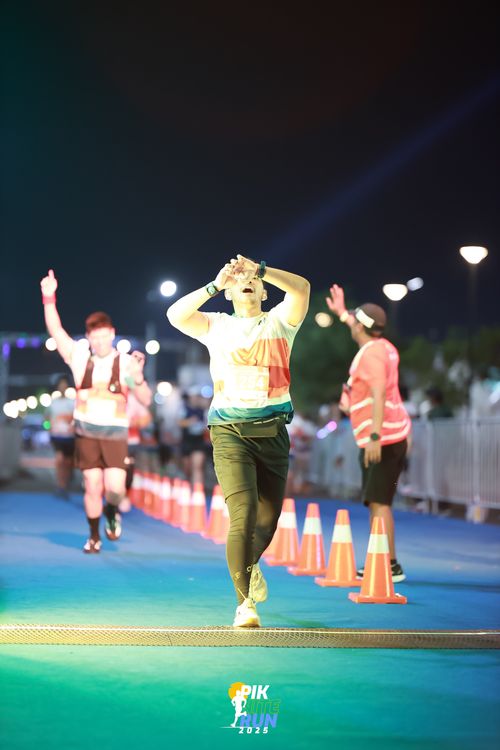 Race photo from PIK NITE RUN 2025