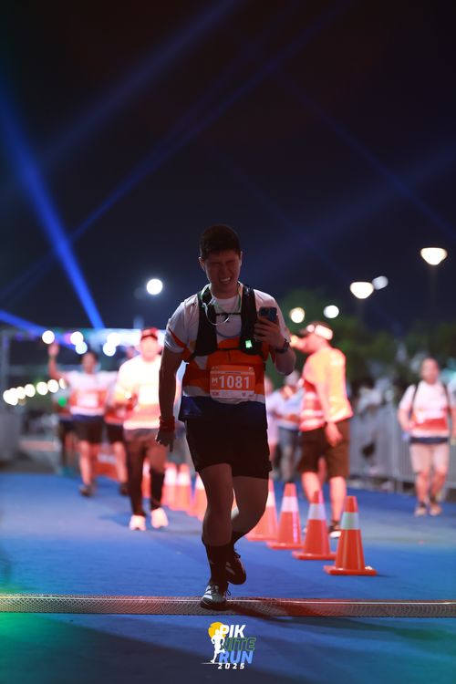 Race photo from PIK NITE RUN 2025