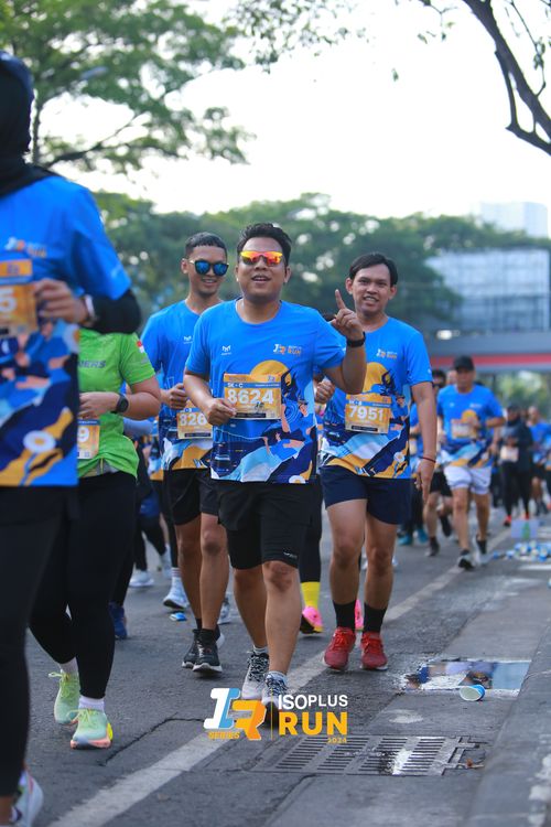 Race photo from Isoplus Run 2024 Surabaya