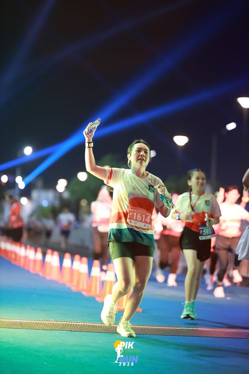 Race photo from PIK NITE RUN 2025