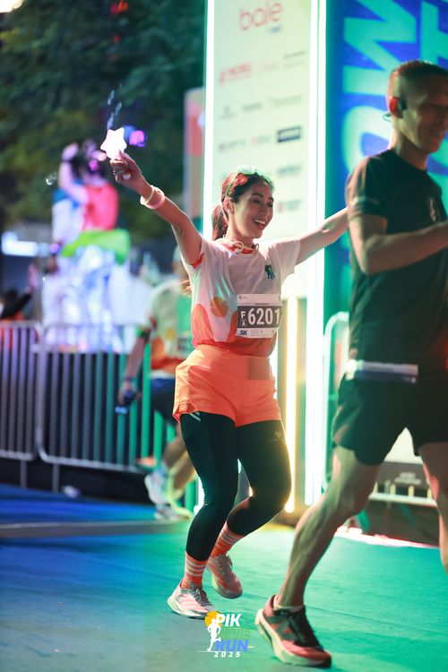 Race photo from PIK NITE RUN 2025