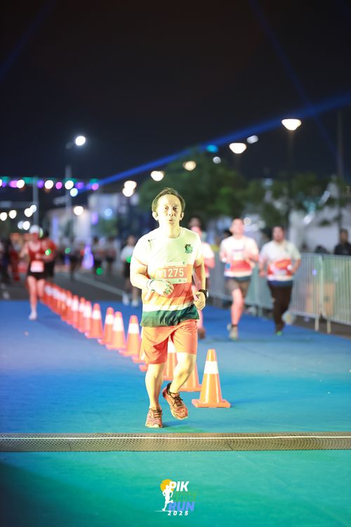 Race photo from PIK NITE RUN 2025