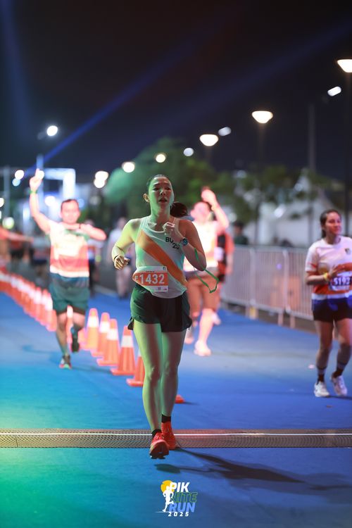 Race photo from PIK NITE RUN 2025