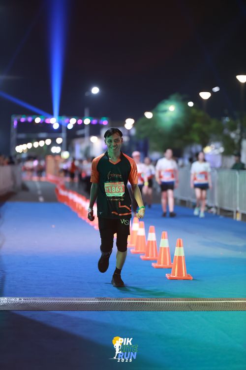 Race photo from PIK NITE RUN 2025