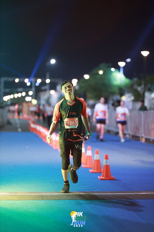 Race photo from PIK NITE RUN 2025