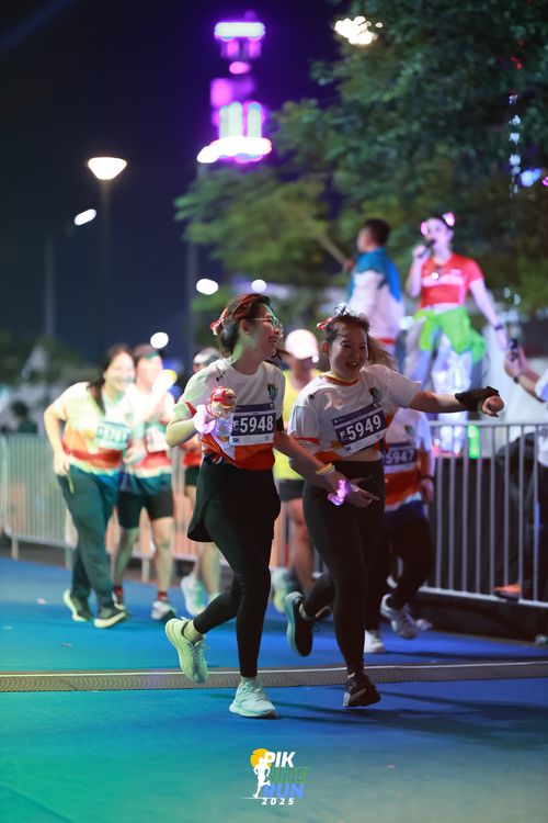 Race photo from PIK NITE RUN 2025