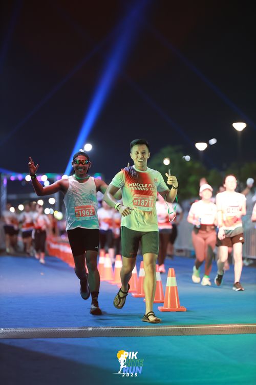 Race photo from PIK NITE RUN 2025