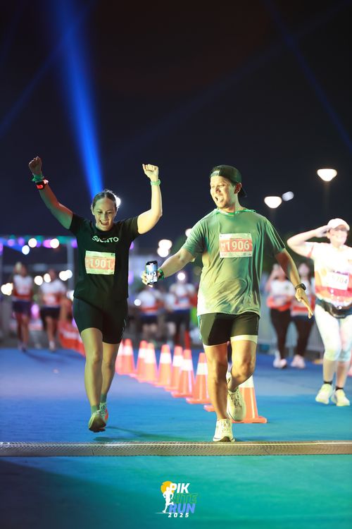 Race photo from PIK NITE RUN 2025