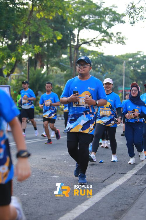 Race photo from Isoplus Run 2024 Surabaya