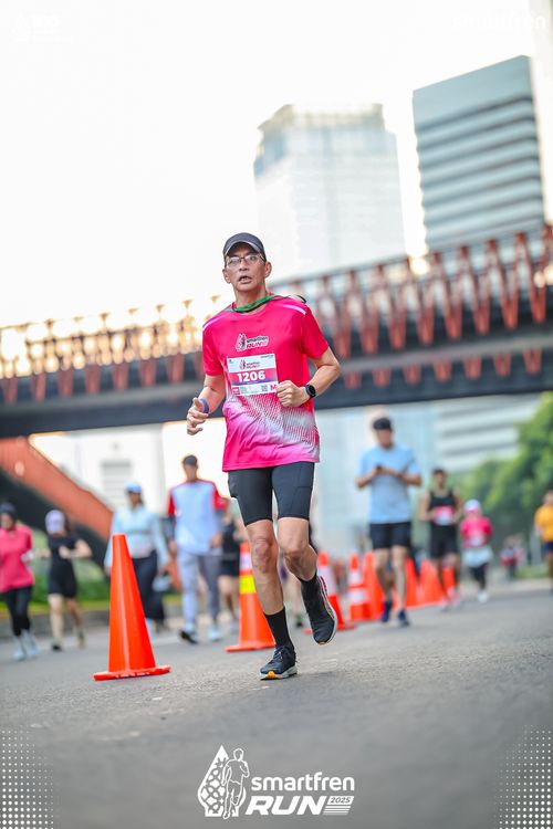 Race photo from Smartfren Run 2025 