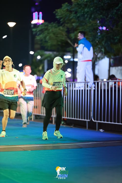 Race photo from PIK NITE RUN 2025