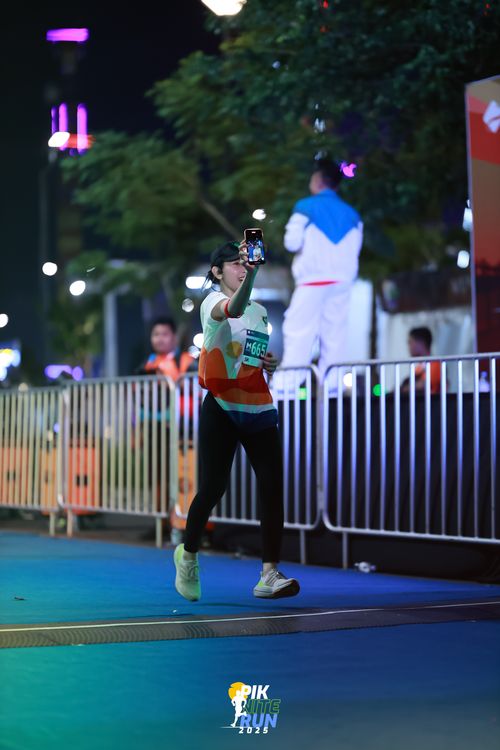 Race photo from PIK NITE RUN 2025