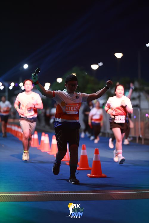 Race photo from PIK NITE RUN 2025