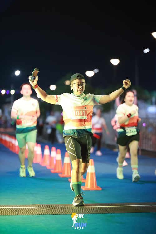 Race photo from PIK NITE RUN 2025