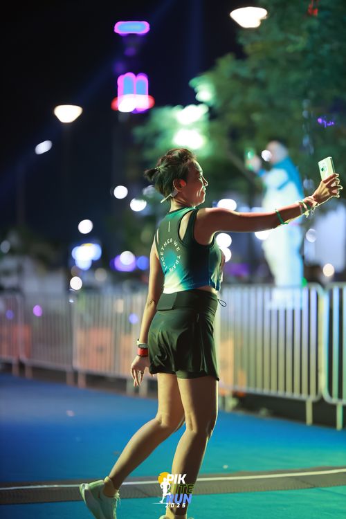 Race photo from PIK NITE RUN 2025