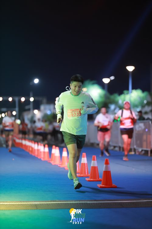Race photo from PIK NITE RUN 2025