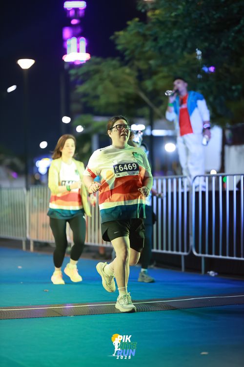 Race photo from PIK NITE RUN 2025