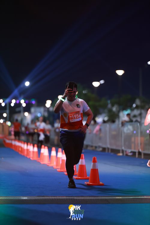 Race photo from PIK NITE RUN 2025