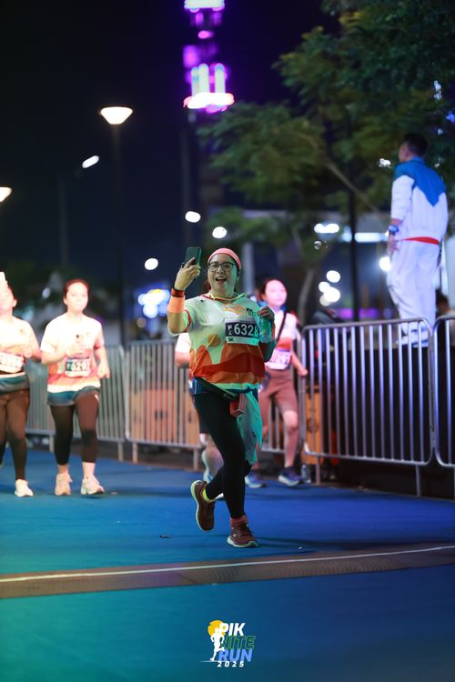 Race photo from PIK NITE RUN 2025