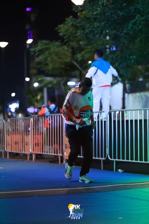 Race photo from PIK NITE RUN 2025